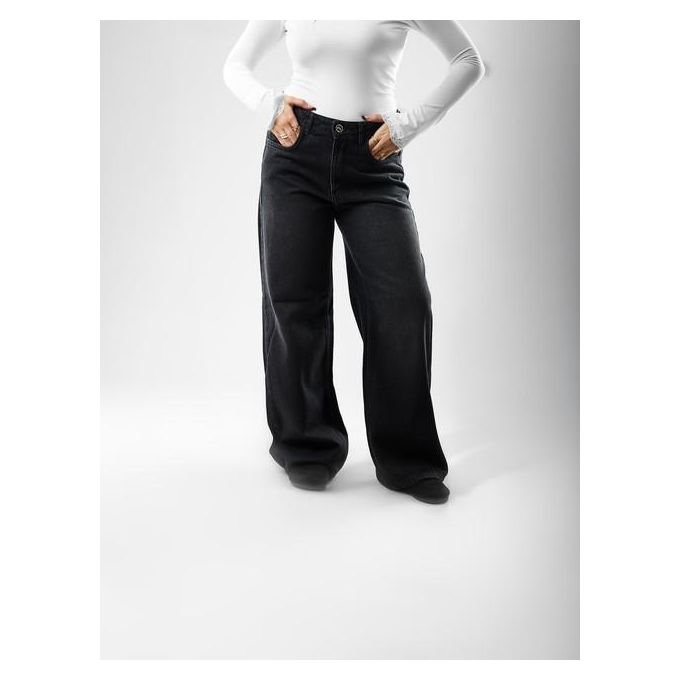 بنطال جينز نسائي بقصة أرجل واسعة (Wide Leg)